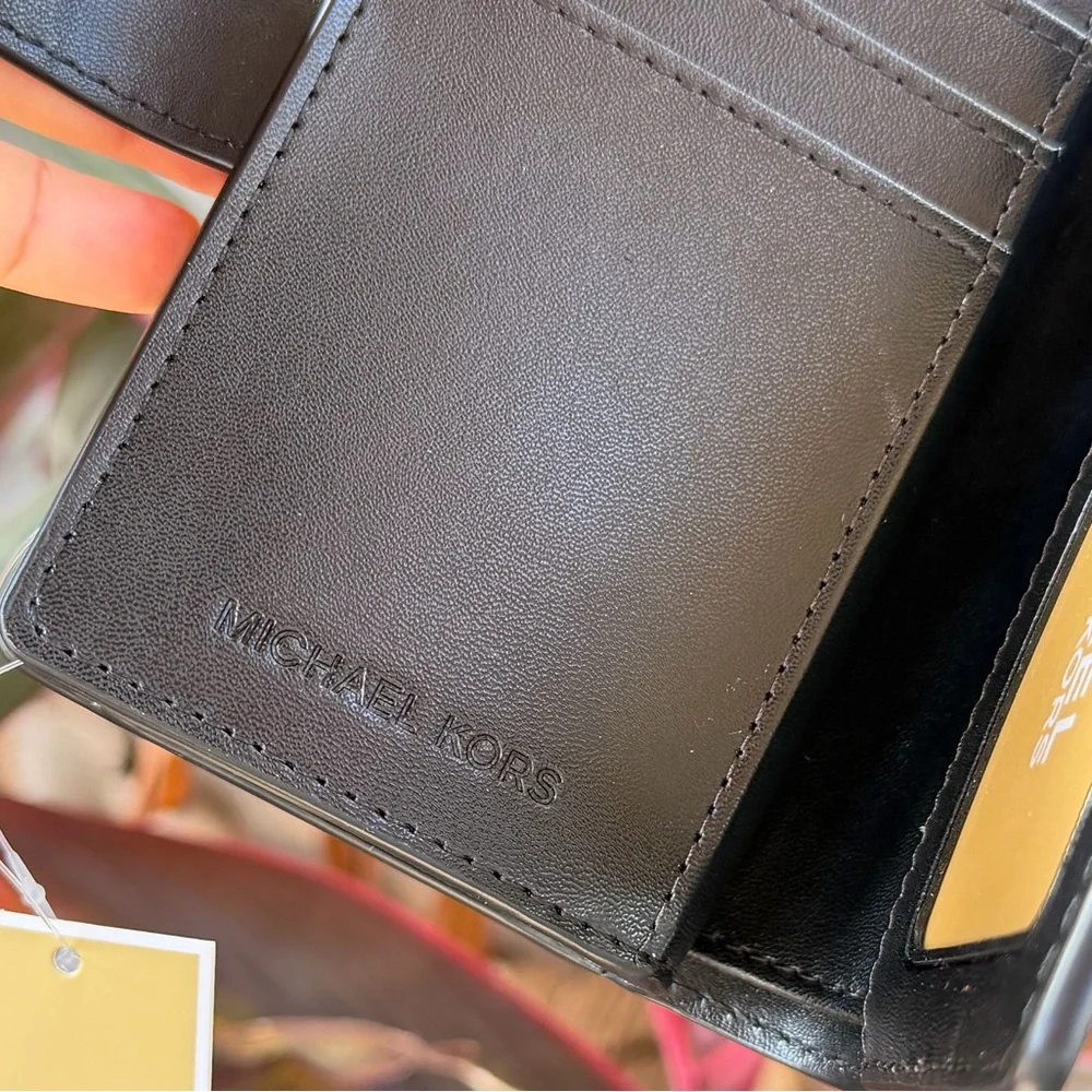 Michael Kors Jet Set Travel Bifold Black White Floral Wallet - Picture 7 of 12